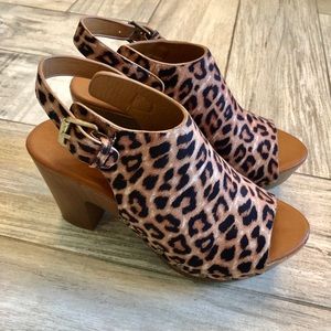 Qupid Leopard Clogs, Size 7